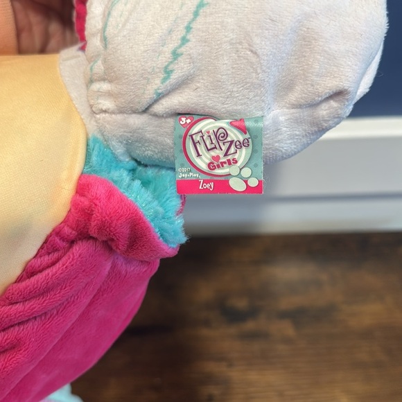 Flip Zee girls Zoey plush doll soft plush - Picture 5 of 9